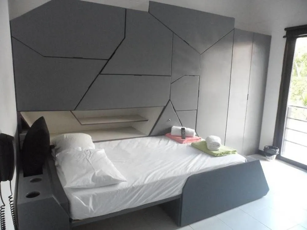 Отель Ayenda 1224 Pixel House (Adults Only) Медельин