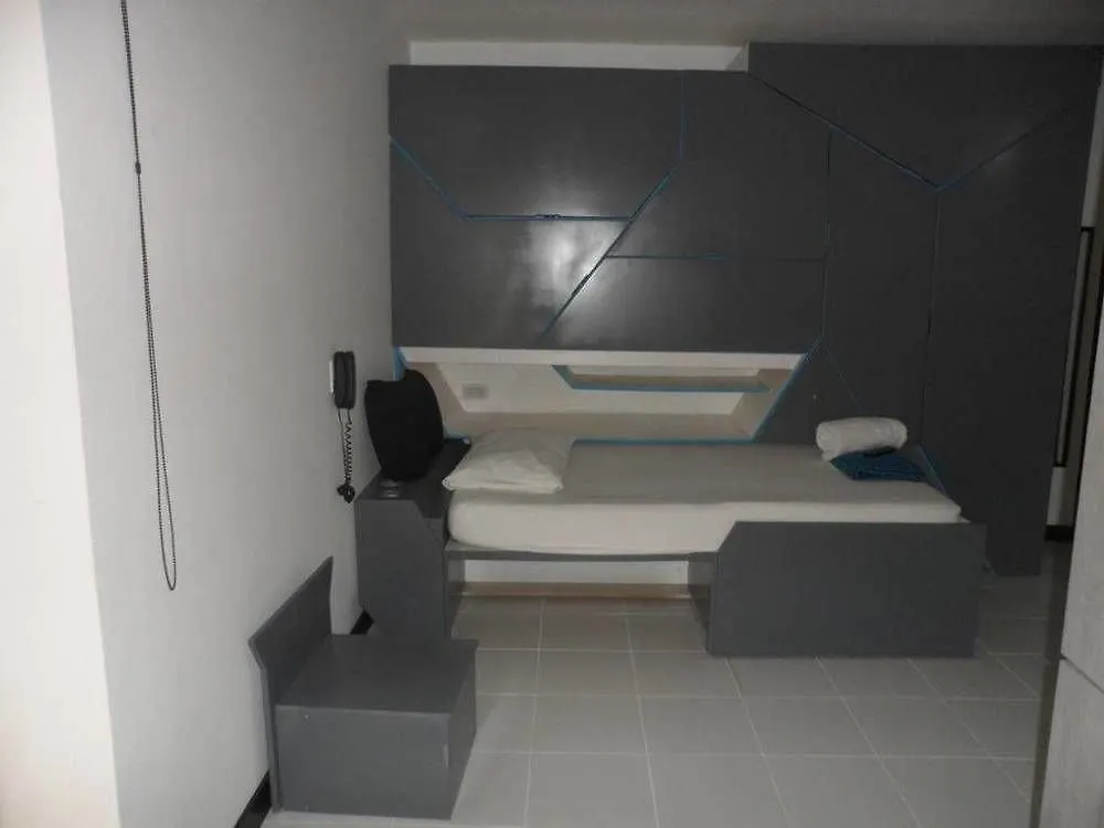 Отель Ayenda 1224 Pixel House (Adults Only) Медельин